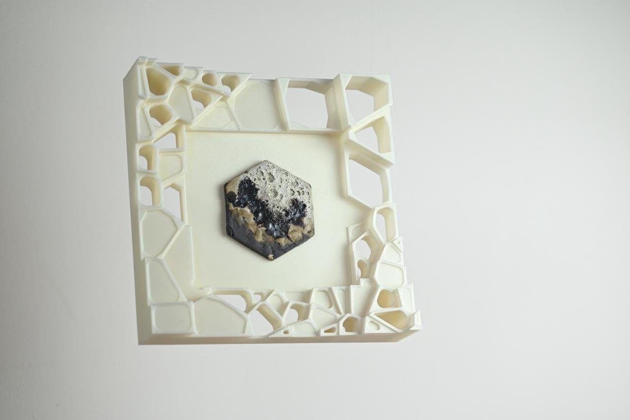 Parallax: Paraphrase, ceramic frame